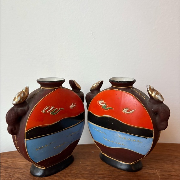 Colorful Decorative Vases with Artistic Design - Picture 12 of 15